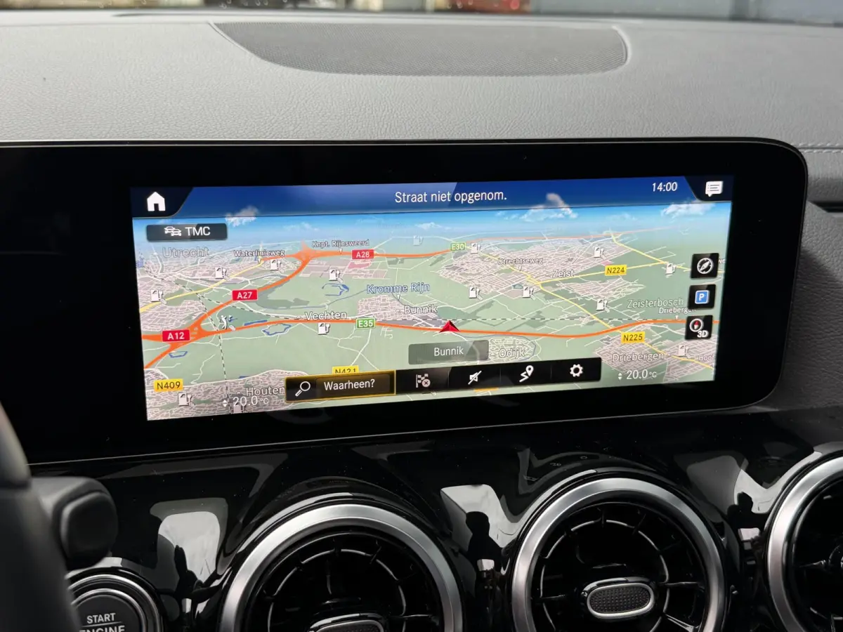 250 e 17"/Leder/Panoramadak/Stoel + stuurverwarming/Camera/PDC v+a/Apple Carplay & Android Auto