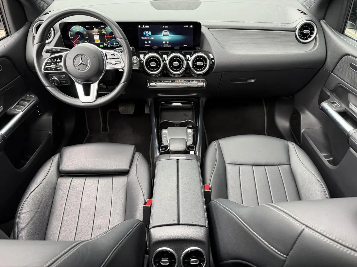 250 e 17"/Leder/Panoramadak/Stoel + stuurverwarming/Camera/PDC v+a/Apple Carplay & Android Auto