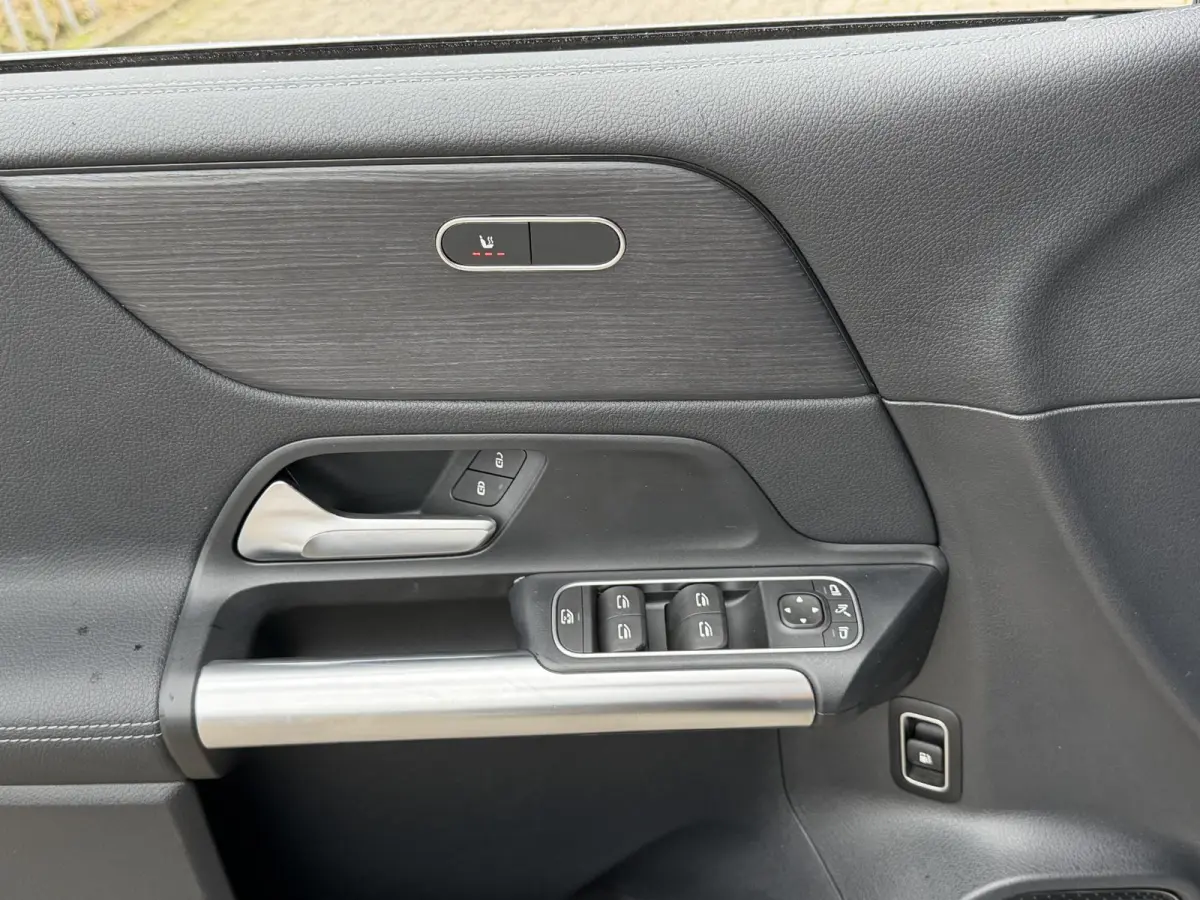 250 e 17"/Leder/Panoramadak/Stoel + stuurverwarming/Camera/PDC v+a/Apple Carplay & Android Auto