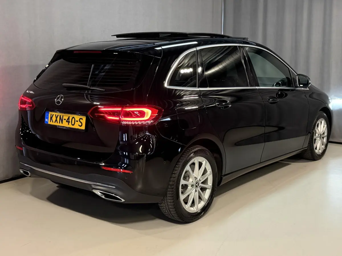 250 e 17"/Leder/Panoramadak/Stoel + stuurverwarming/Camera/PDC v+a/Apple Carplay & Android Auto