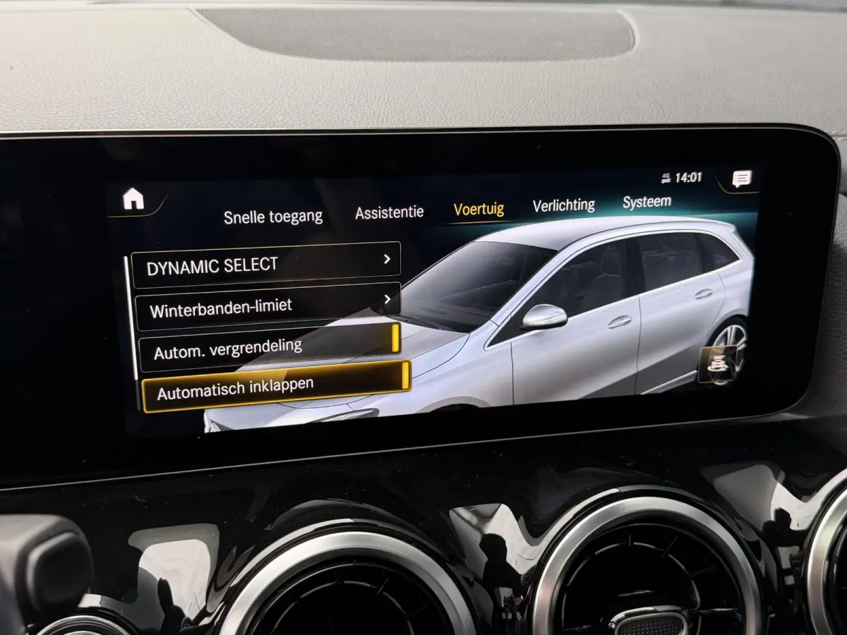 250 e 17"/Leder/Panoramadak/Stoel + stuurverwarming/Camera/PDC v+a/Apple Carplay & Android Auto