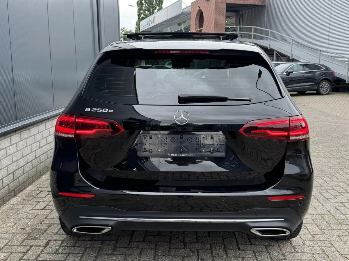 250 e 17"/Leder/Panoramadak/Stoel + stuurverwarming/Camera/PDC v+a/Apple Carplay & Android Auto