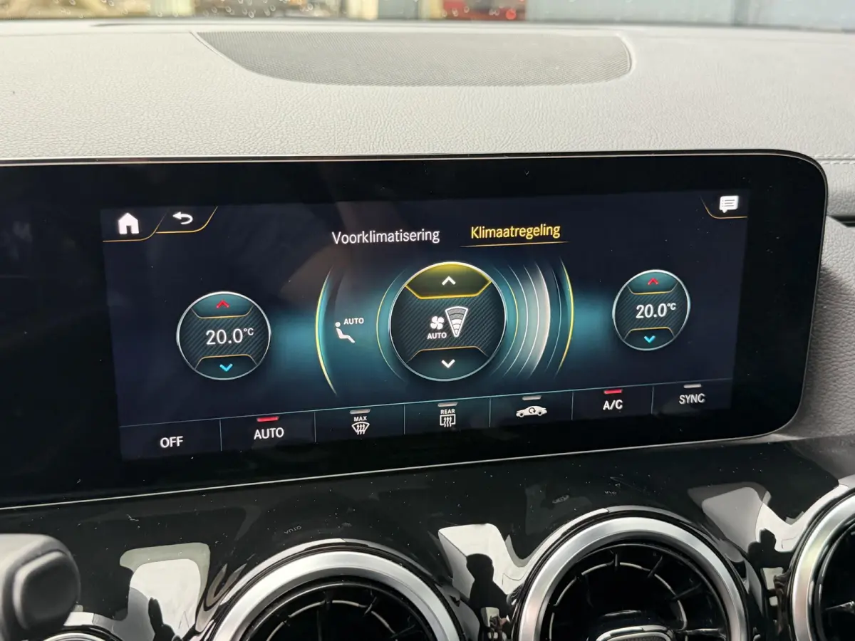 250 e 17"/Leder/Panoramadak/Stoel + stuurverwarming/Camera/PDC v+a/Apple Carplay & Android Auto