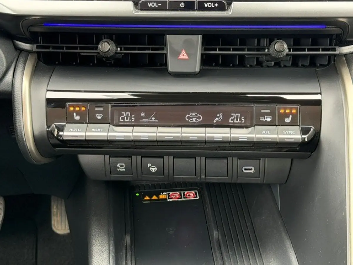 1.8 Hybrid 140 First Edition Pano LED Full options!
