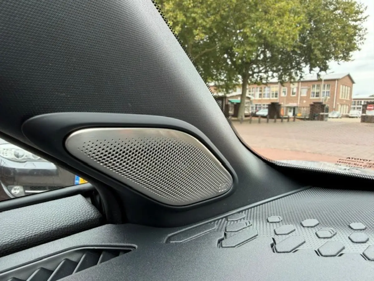 1.8 Hybrid 140 First Edition Pano LED Full options!