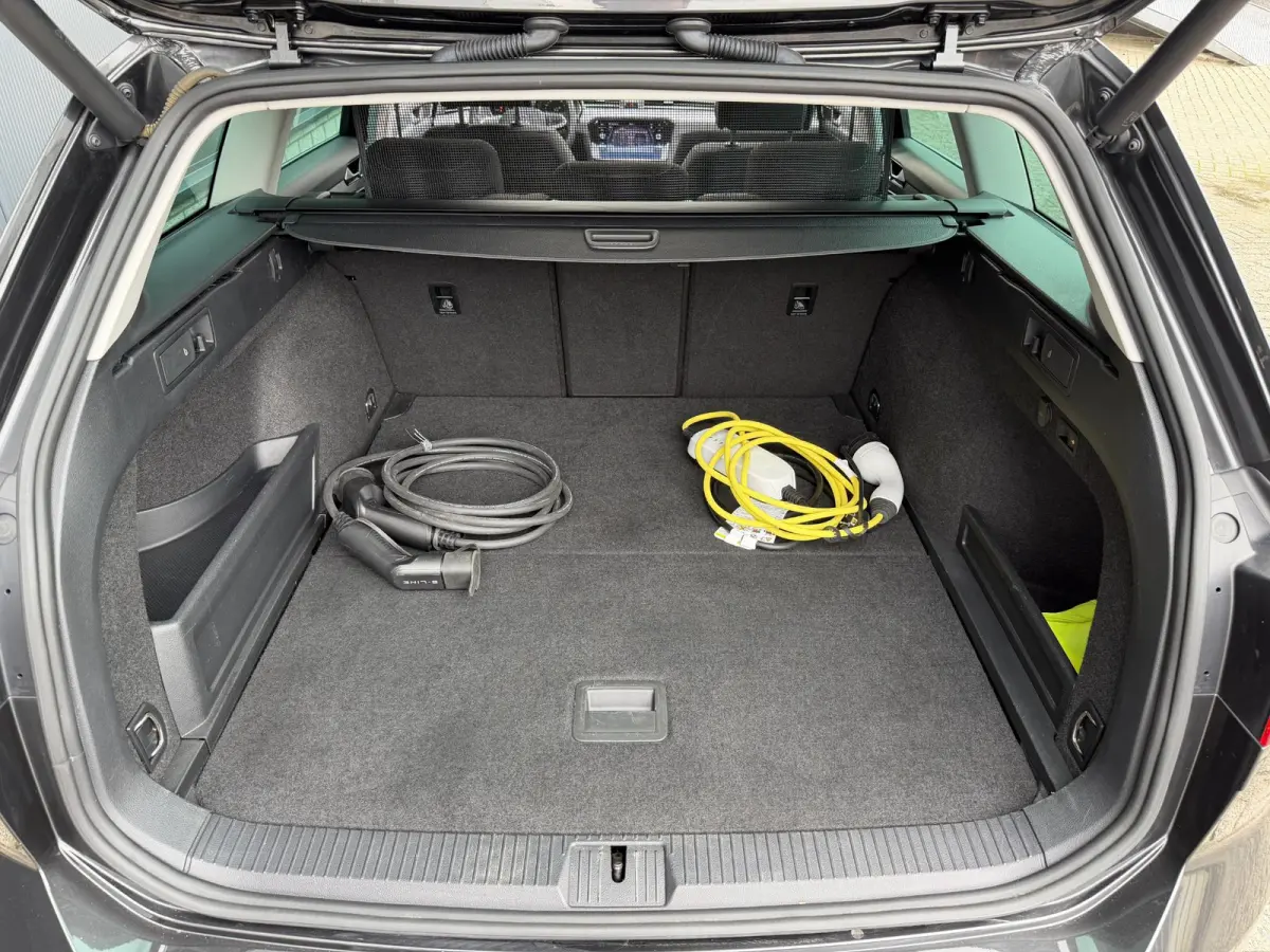 1.4 TSI PHEV GTE Business 18"/Panoramadak/Trekhaak/Camera/PDC v+a/Elektrische klep/Apple Carplay & Android Auto