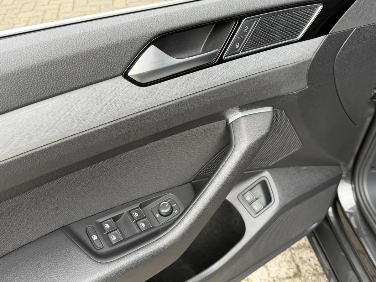 1.4 TSI PHEV GTE Business 18"/Panoramadak/Trekhaak/Camera/PDC v+a/Elektrische klep/Apple Carplay & Android Auto