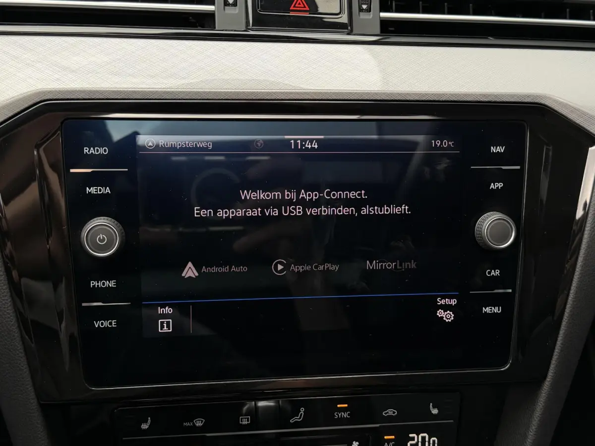 1.4 TSI PHEV GTE Business 18"/Panoramadak/Trekhaak/Camera/PDC v+a/Elektrische klep/Apple Carplay & Android Auto