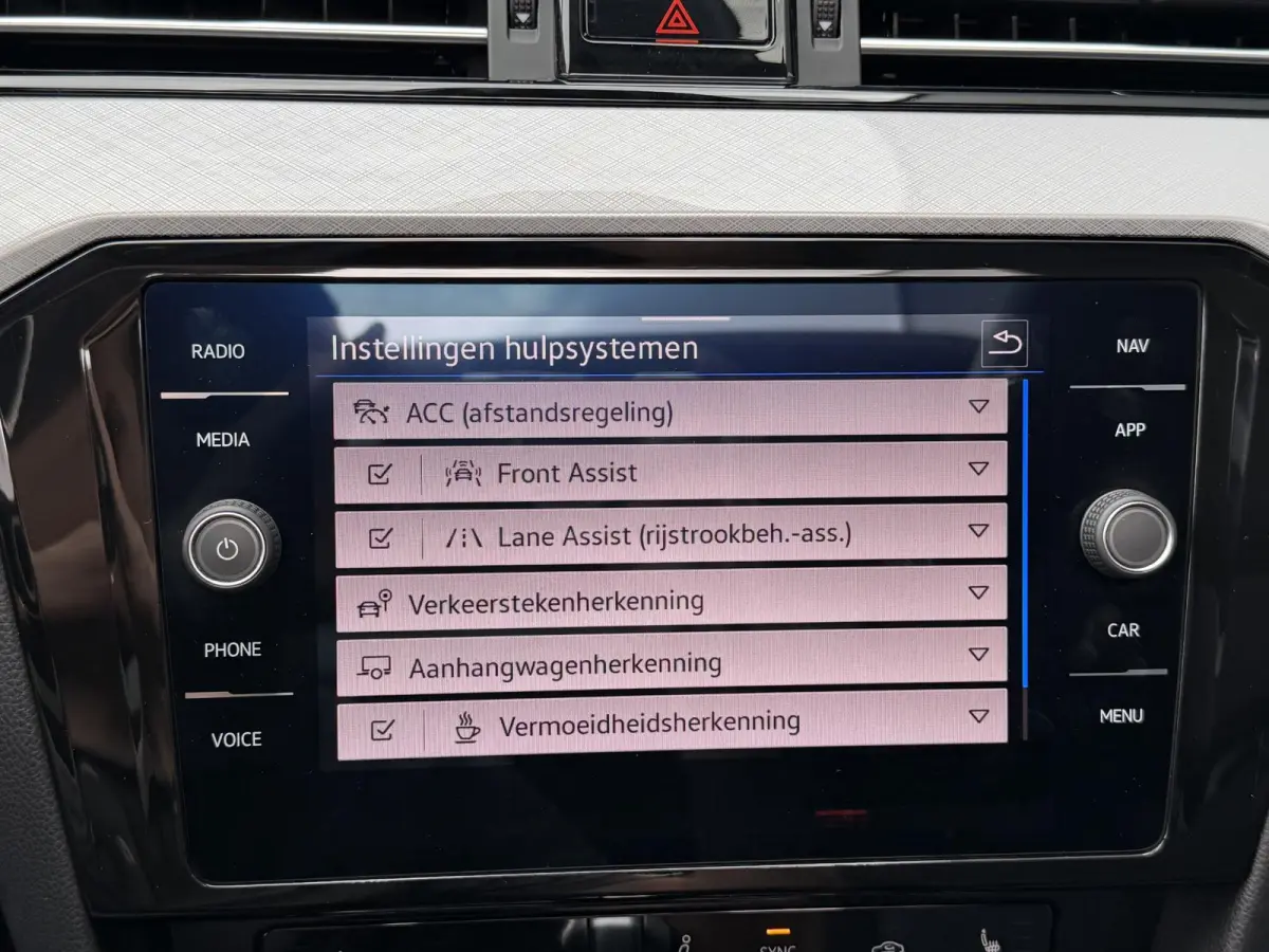 1.4 TSI PHEV GTE Business 18"/Panoramadak/Trekhaak/Camera/PDC v+a/Elektrische klep/Apple Carplay & Android Auto