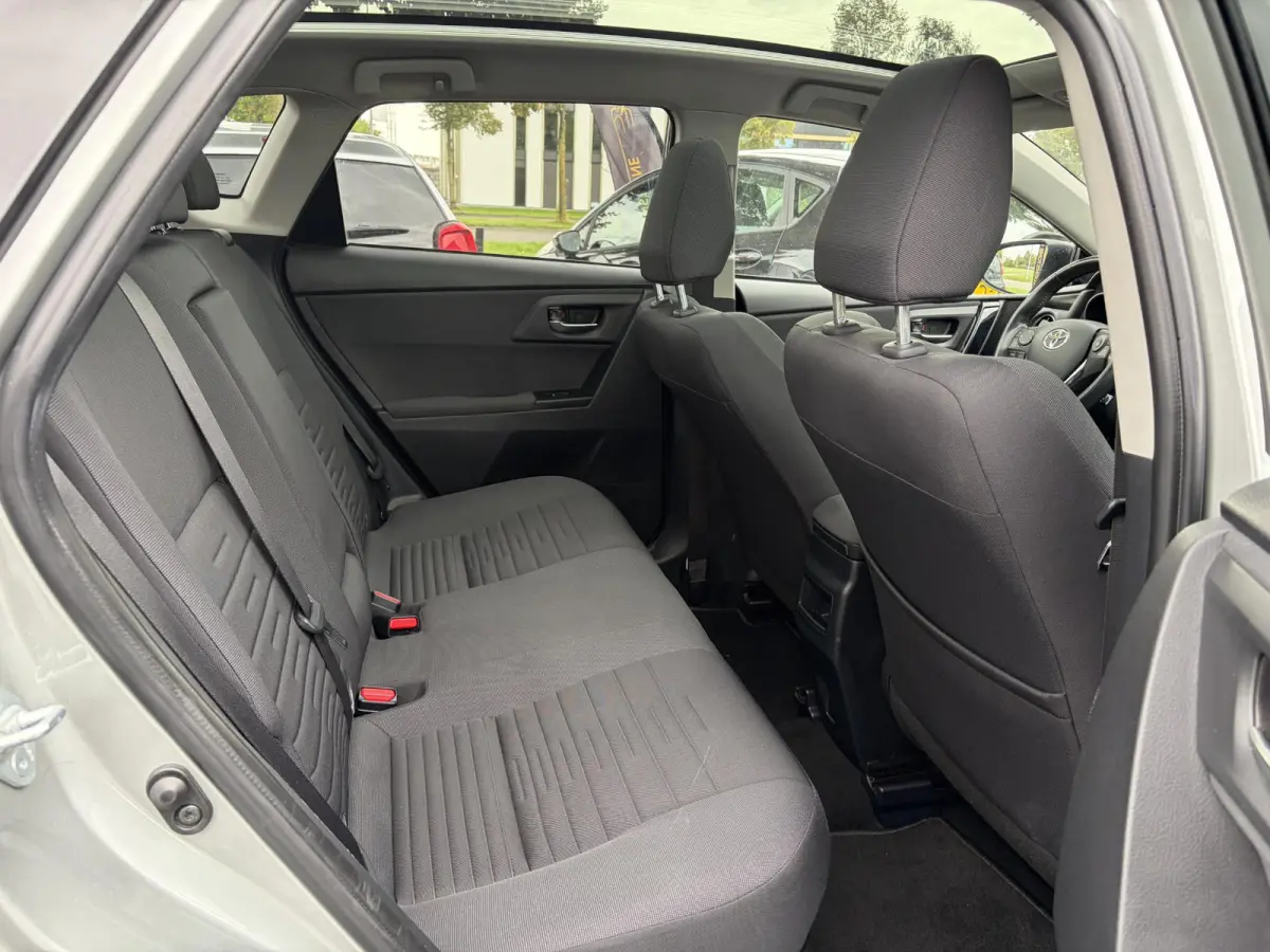 1.8 Hybrid Trend ✓Dealer Onderhouden✓2e Eigenaar✓Pano✓Trekhaak✓Camera✓Navi✓Clima✓Cruise✓Lm velgen✓Extra Winterset✓136pk✓N.A.P✓Apk tot 07-2027