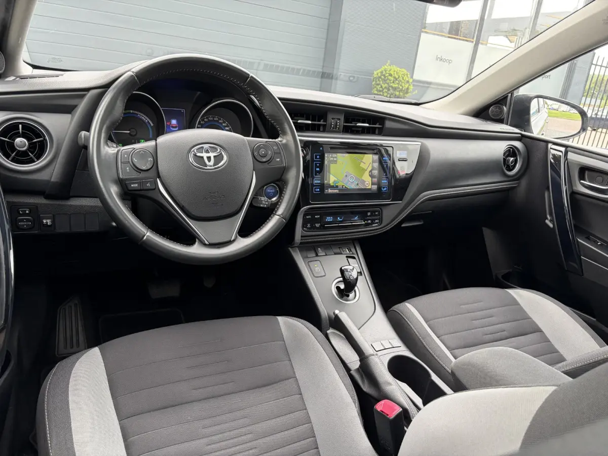 1.8 Hybrid Trend ✓Dealer Onderhouden✓2e Eigenaar✓Pano✓Trekhaak✓Camera✓Navi✓Clima✓Cruise✓Lm velgen✓Extra Winterset✓136pk✓N.A.P✓Apk tot 07-2027
