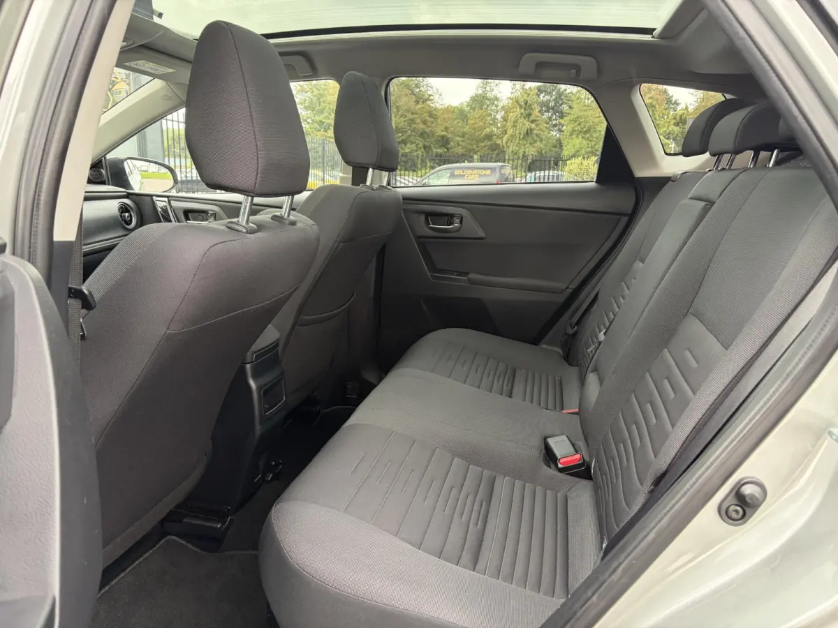 1.8 Hybrid Trend ✓Dealer Onderhouden✓2e Eigenaar✓Pano✓Trekhaak✓Camera✓Navi✓Clima✓Cruise✓Lm velgen✓Extra Winterset✓136pk✓N.A.P✓Apk tot 07-2027