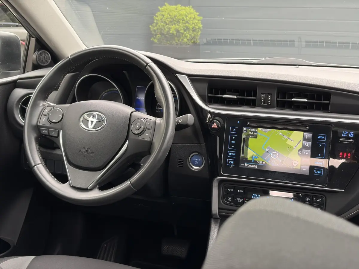 1.8 Hybrid Trend ✓Dealer Onderhouden✓2e Eigenaar✓Pano✓Trekhaak✓Camera✓Navi✓Clima✓Cruise✓Lm velgen✓Extra Winterset✓136pk✓N.A.P✓Apk tot 07-2027