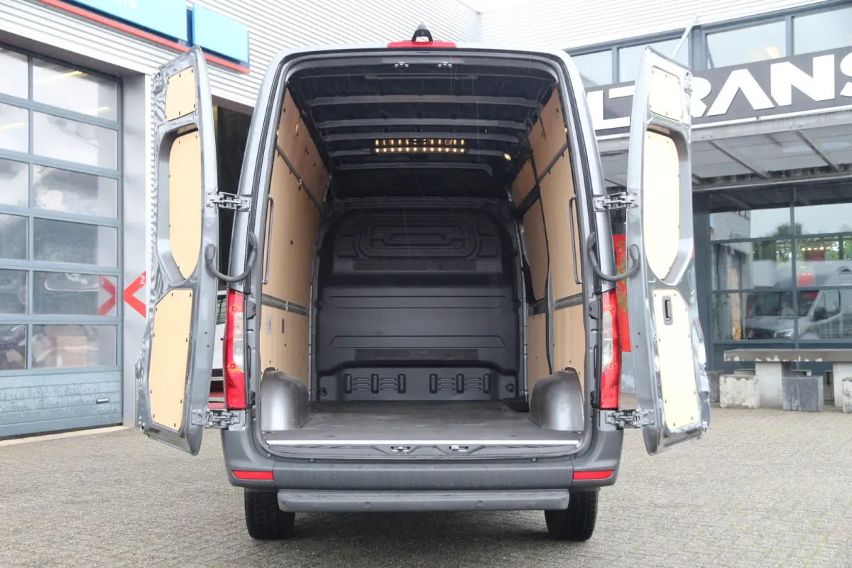 317 CDI | Aut. | RWD | L2H2 | Navi | Camera | Clima..
