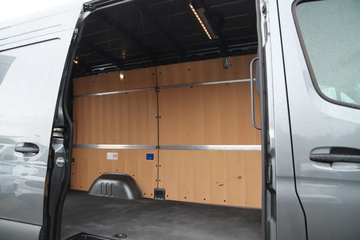 317 CDI | Aut. | RWD | L2H2 | Navi | Camera | Clima..