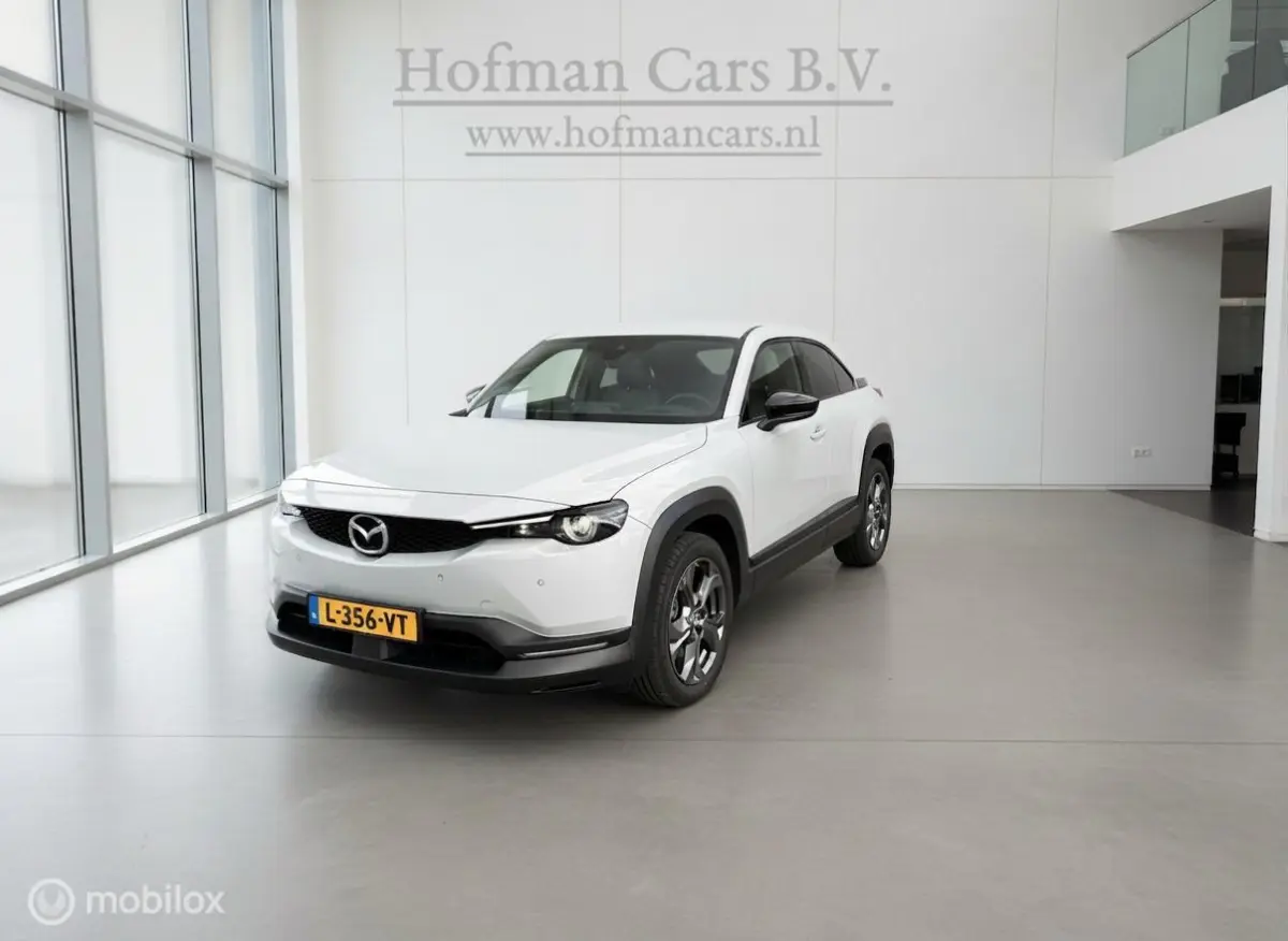 e-SkyActiv 145 Comfort | SOH 93%| HUD | Memory | Camera | 18” | Ceramic