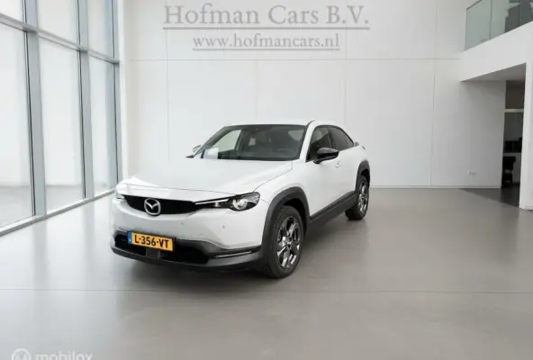 e-SkyActiv 145 Comfort | SOH 93%| HUD | Memory | Camera | 18” | Ceramic