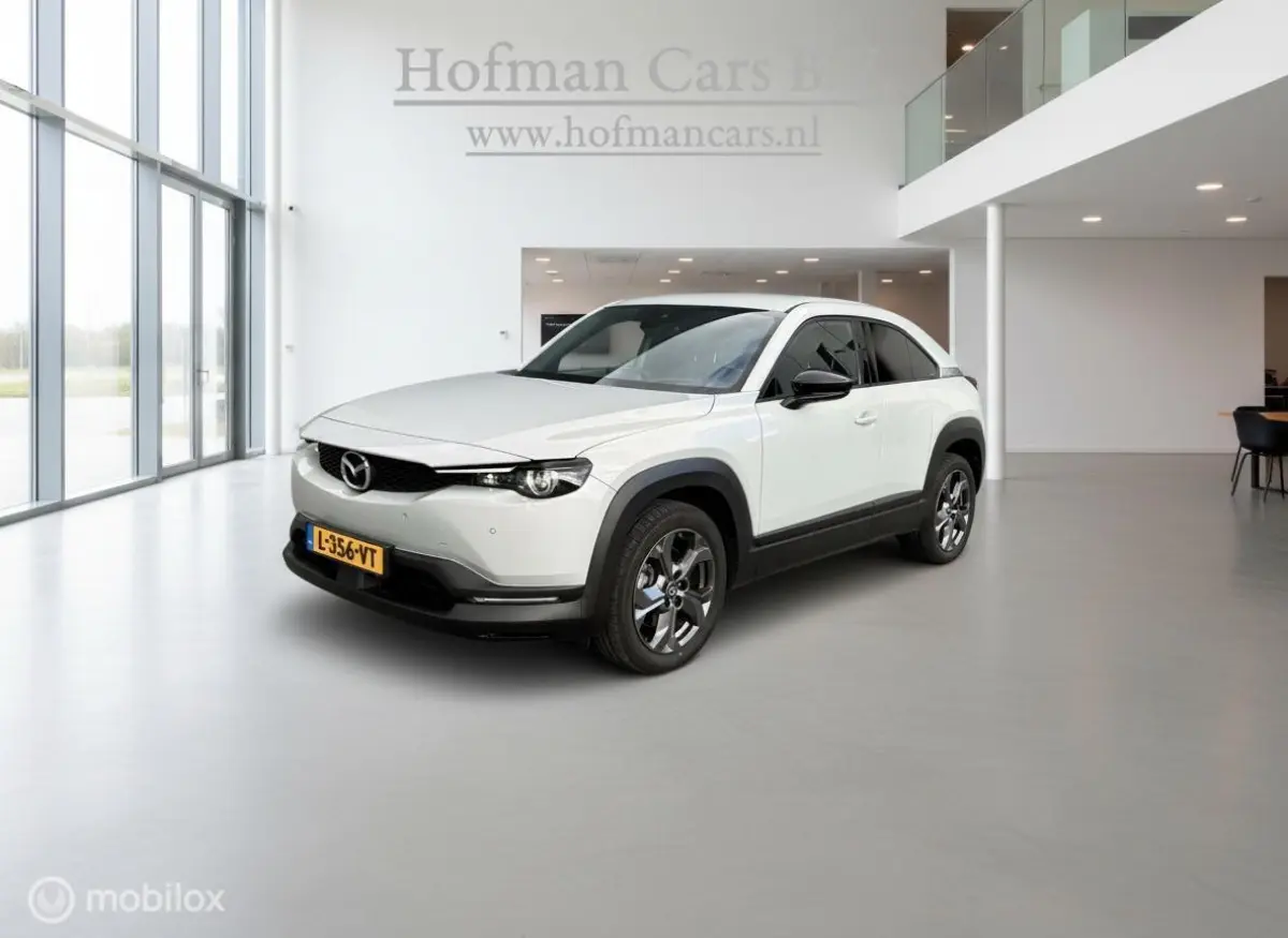e-SkyActiv 145 Comfort | SOH 93%| HUD | Memory | Camera | 18” | Ceramic