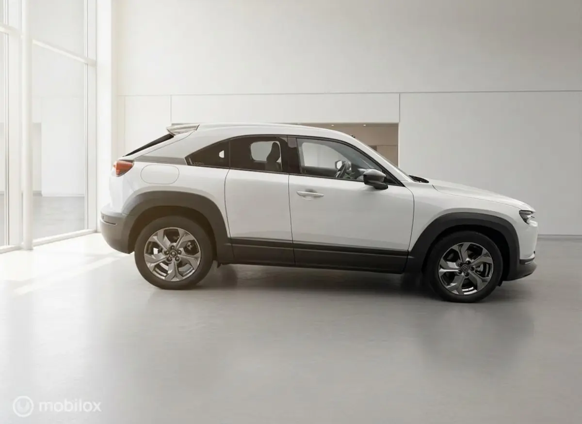 e-SkyActiv 145 Comfort | SOH 93%| HUD | Memory | Camera | 18” | Ceramic