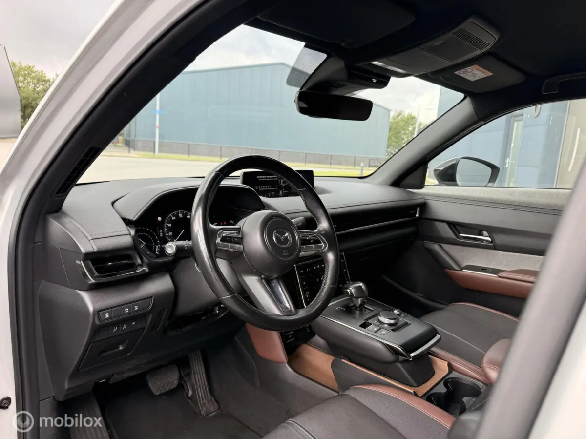 e-SkyActiv 145 Comfort | SOH 93%| HUD | Memory | Camera | 18” | Ceramic