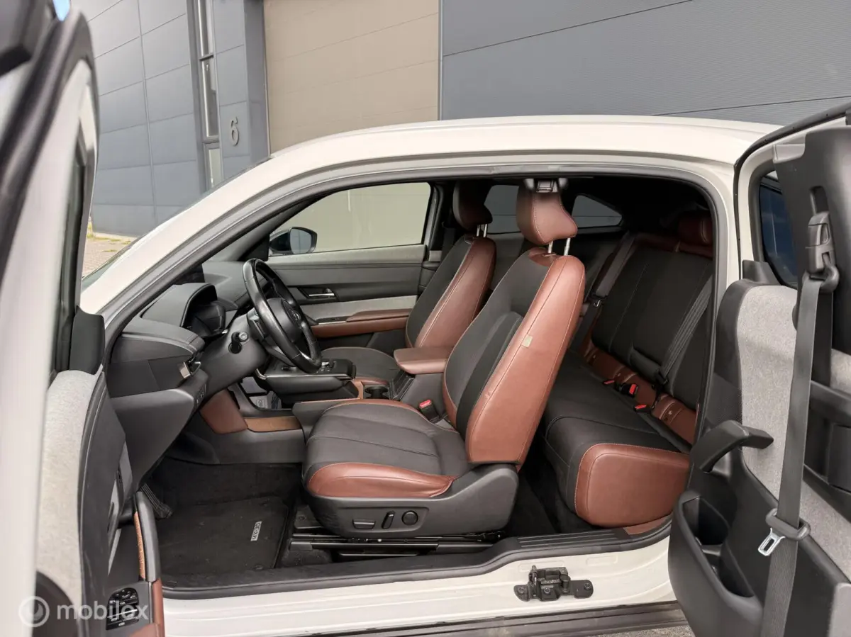 e-SkyActiv 145 Comfort | SOH 93%| HUD | Memory | Camera | 18” | Ceramic