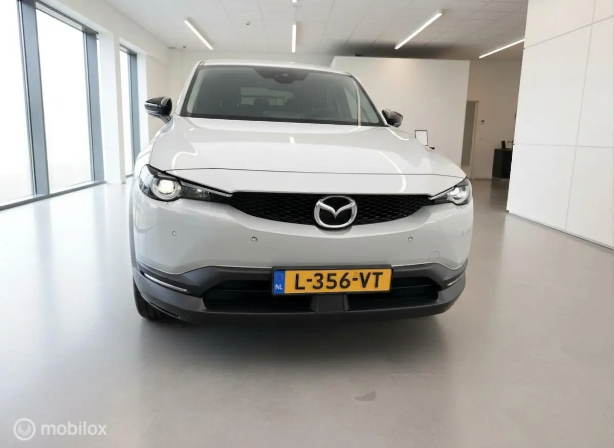 e-SkyActiv 145 Comfort | SOH 93%| HUD | Memory | Camera | 18” | Ceramic