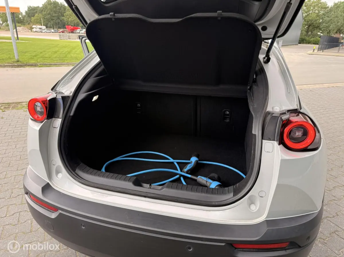 e-SkyActiv 145 Comfort | SOH 93%| HUD | Memory | Camera | 18” | Ceramic