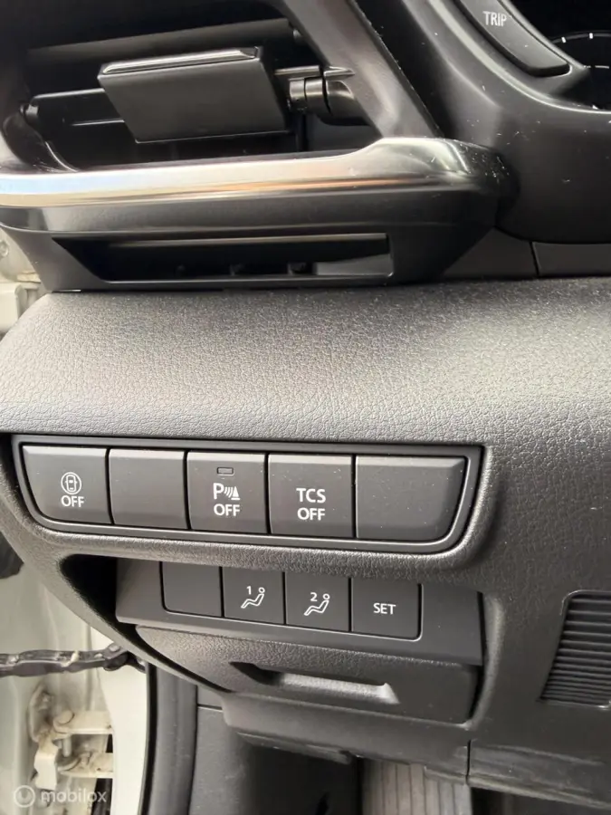 e-SkyActiv 145 Comfort | SOH 93%| HUD | Memory | Camera | 18” | Ceramic
