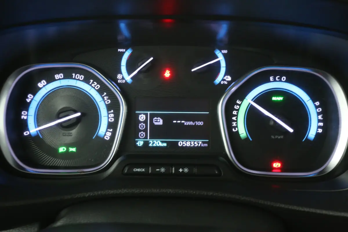 75 kWh L3H1 Long Range | Snelladen | SOH 94% | Airco | Cruise | 3 Zits | Parkeersens.