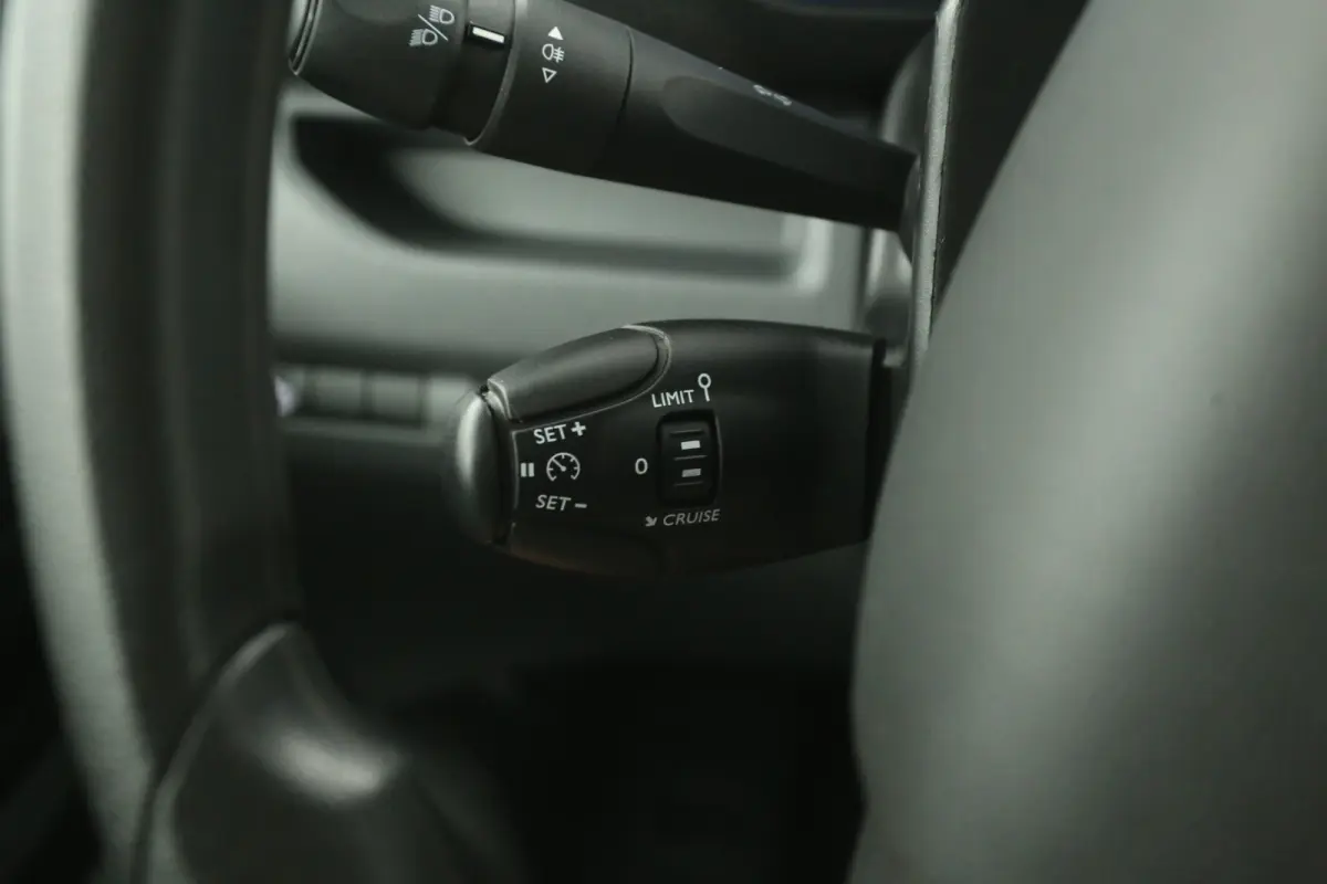 75 kWh L3H1 Long Range | Snelladen | SOH 94% | Airco | Cruise | 3 Zits | Parkeersens.