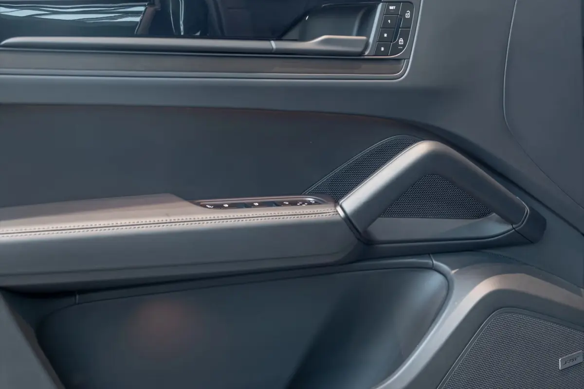 3.0 E-Hybrid Black Edition I BOSE® I