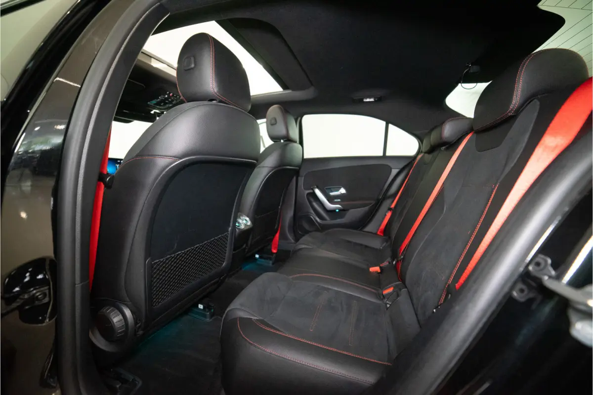180 Business Solution AMG 136PK | A35 Optiek | Pano | Sfeer | LED | Carplay | Garantie