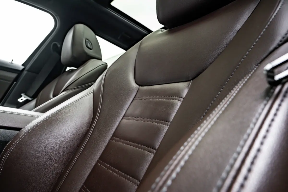 320i High Executive Edition l M Styling l Leder Interieur l Pano Dak l Stoelverwarming l LED l 19"l Navi l Harman Kardon Sound