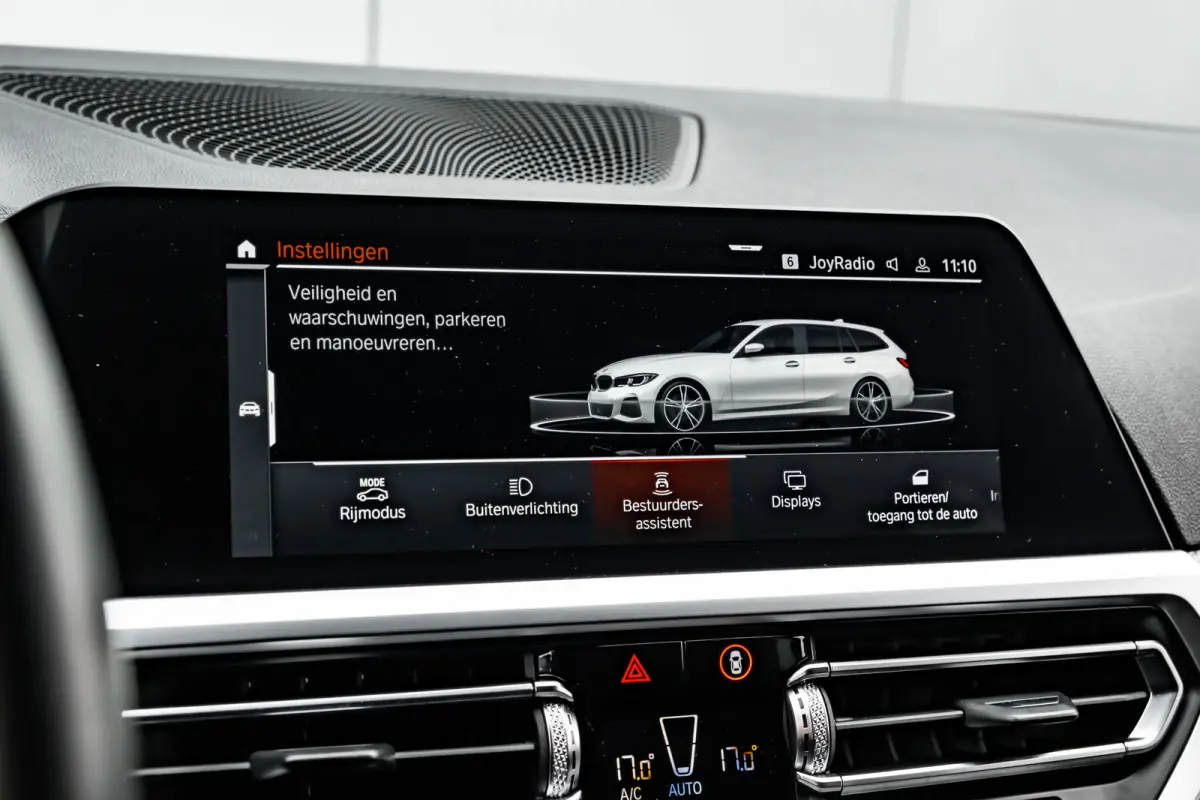 320i High Executive Edition l M Styling l Leder Interieur l Pano Dak l Stoelverwarming l LED l 19"l Navi l Harman Kardon Sound