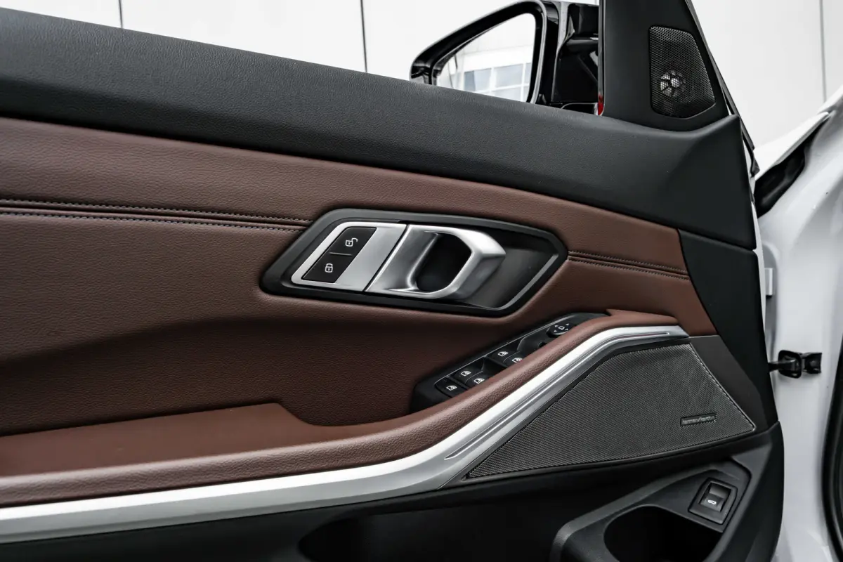 320i High Executive Edition l M Styling l Leder Interieur l Pano Dak l Stoelverwarming l LED l 19"l Navi l Harman Kardon Sound