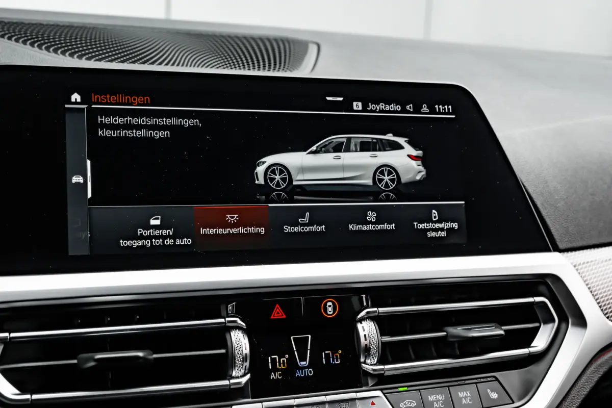 320i High Executive Edition l M Styling l Leder Interieur l Pano Dak l Stoelverwarming l LED l 19"l Navi l Harman Kardon Sound