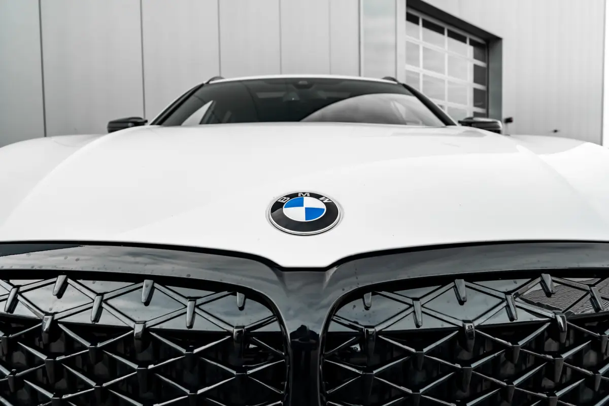 320i High Executive Edition l M Styling l Leder Interieur l Pano Dak l Stoelverwarming l LED l 19"l Navi l Harman Kardon Sound