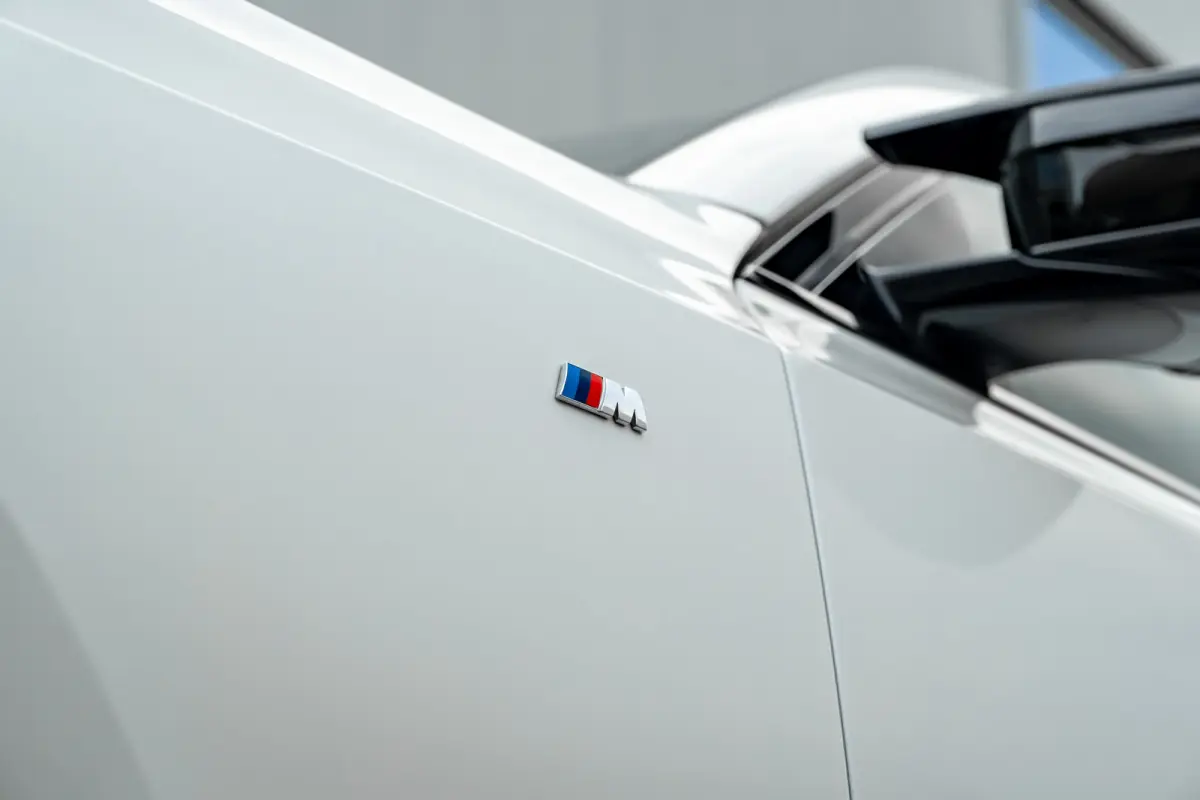 320i High Executive Edition l M Styling l Leder Interieur l Pano Dak l Stoelverwarming l LED l 19"l Navi l Harman Kardon Sound