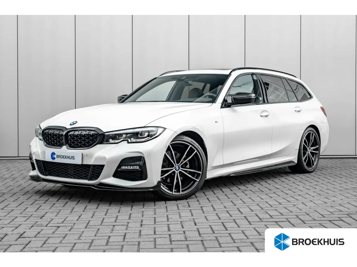 320i High Executive Edition l M Styling l Leder Interieur l Pano Dak l Stoelverwarming l LED l 19"l Navi l Harman Kardon Sound