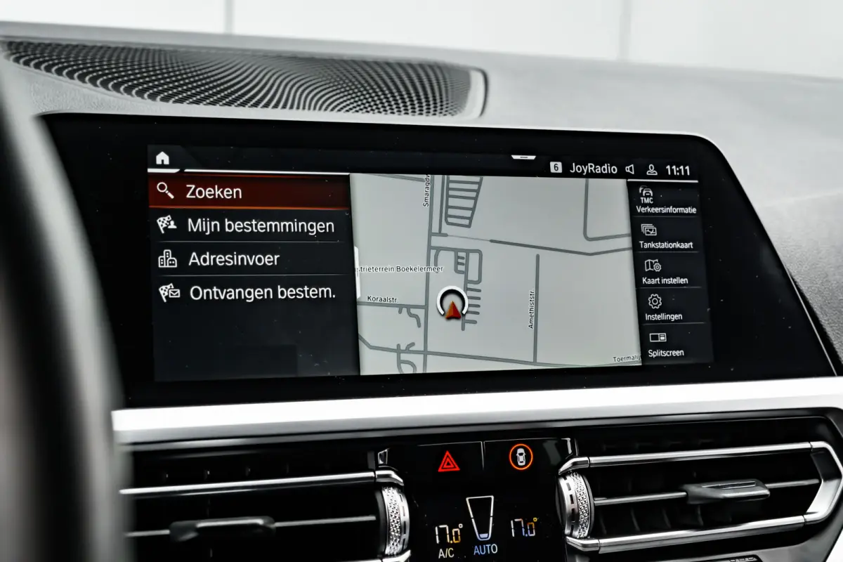 320i High Executive Edition l M Styling l Leder Interieur l Pano Dak l Stoelverwarming l LED l 19"l Navi l Harman Kardon Sound