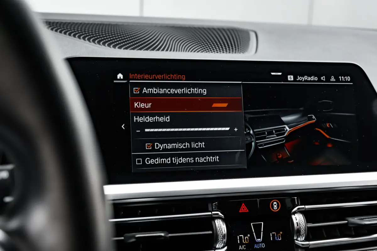 320i High Executive Edition l M Styling l Leder Interieur l Pano Dak l Stoelverwarming l LED l 19"l Navi l Harman Kardon Sound