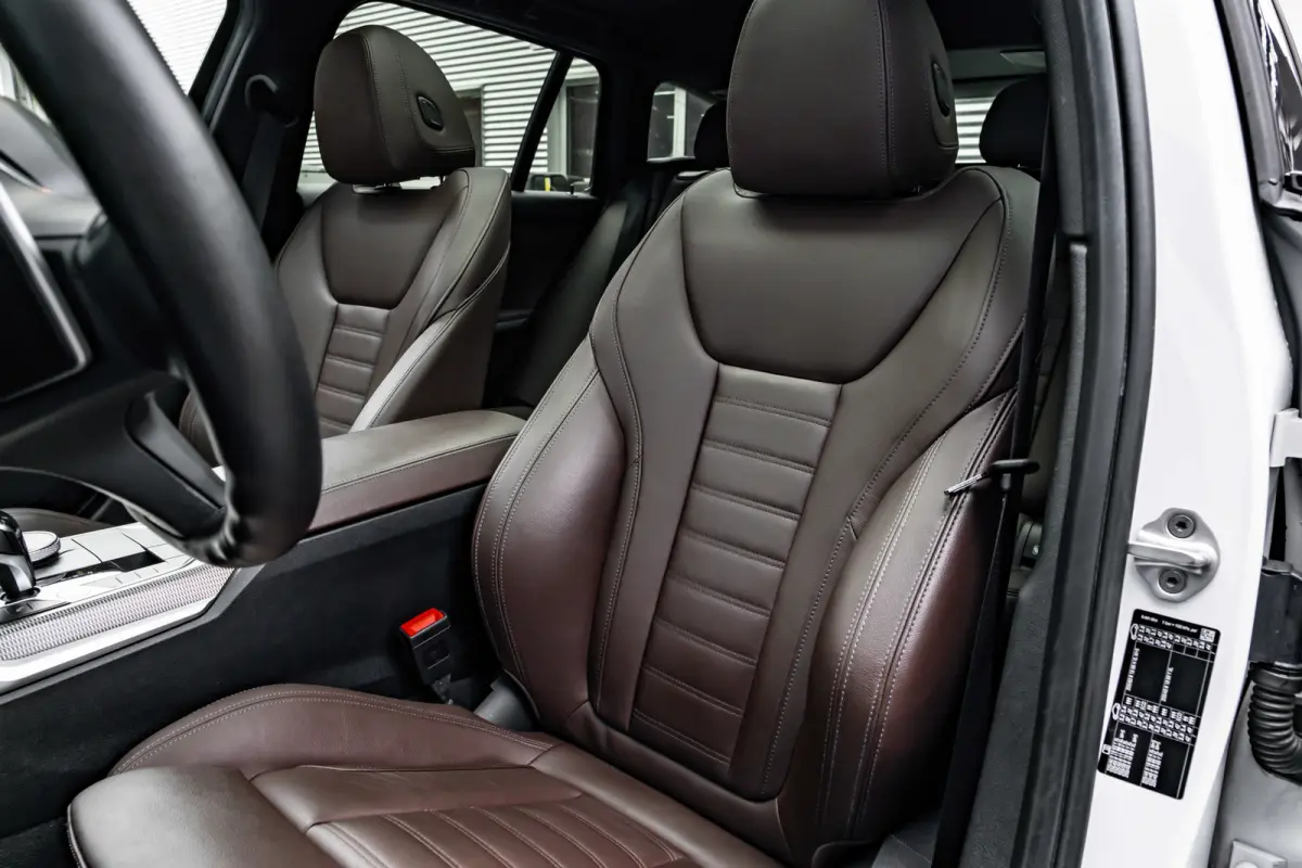 320i High Executive Edition l M Styling l Leder Interieur l Pano Dak l Stoelverwarming l LED l 19"l Navi l Harman Kardon Sound