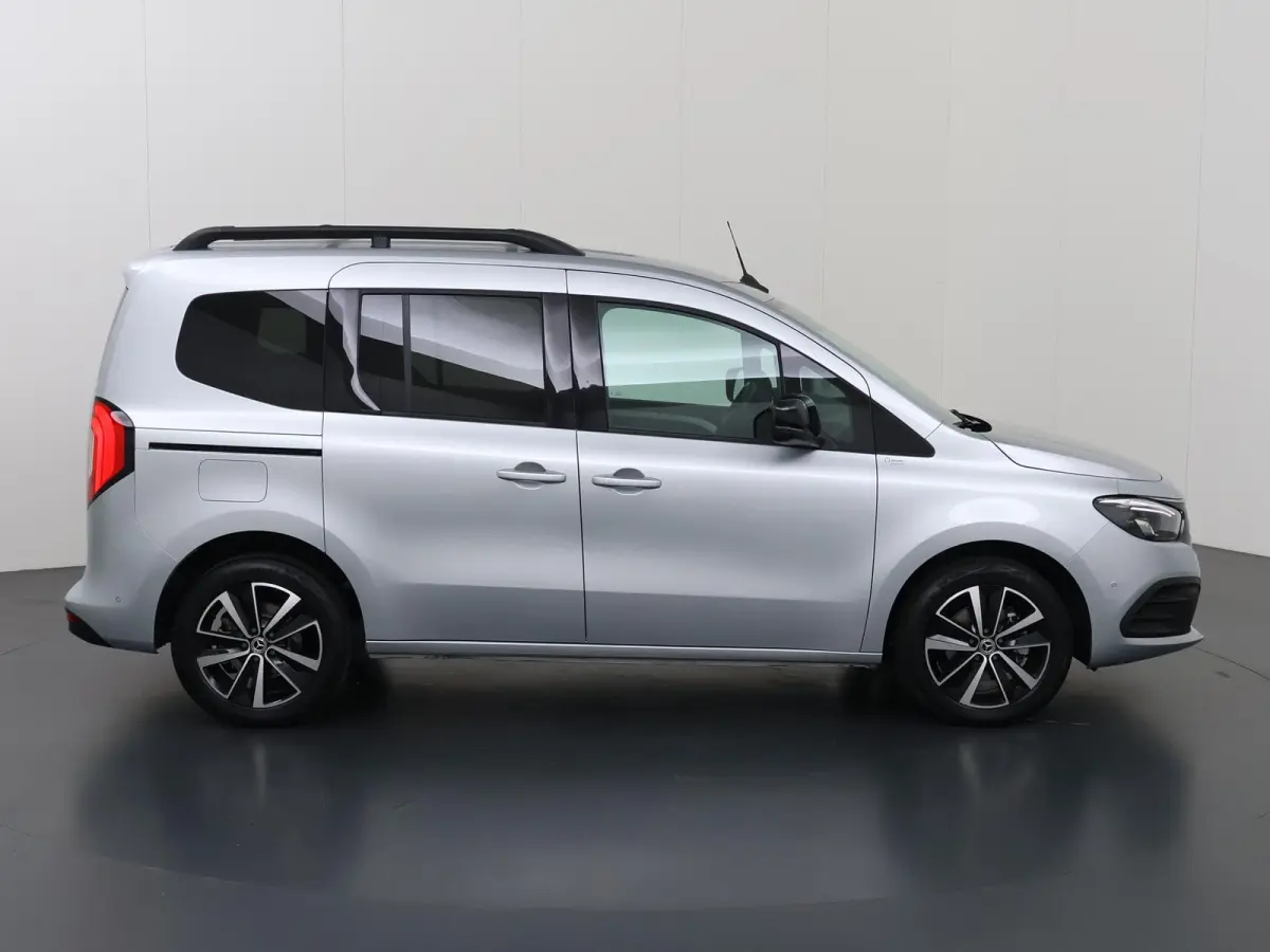 Tourer 200 L1 Premium Plus 45kWh