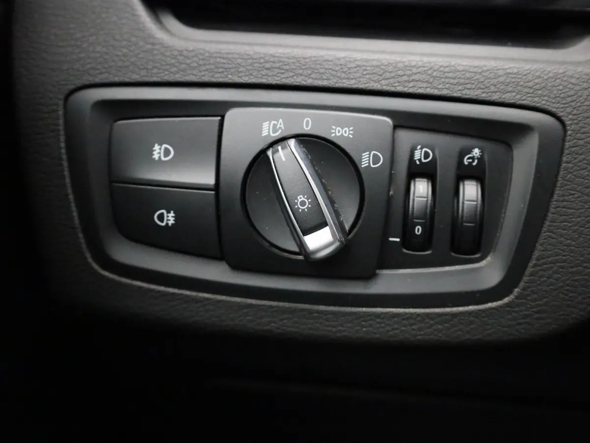 xDrive25e | WORDT VERWACHT | HEAD-UP DISPLAY | TREKHAAK | ELEKTRISCHE ACHTERKLEP | ACHTERUITRIJCAMERA | STOELVERWARMING | NAVIGATIE | BLUETOOTH | CRUISE CONTROL | LICHTMETALEN VELGEN |