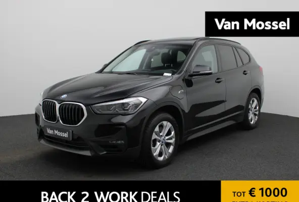 xDrive25e | HEAD-UP DISPLAY | TREKHAAK | ELEKTRISCHE ACHTERKLEP | ACHTERUITRIJCAMERA | STOELVERWARMING | NAVIGATIE | BLUETOOTH | CRUISE CONTROL | LICHTMETALEN VELGEN |