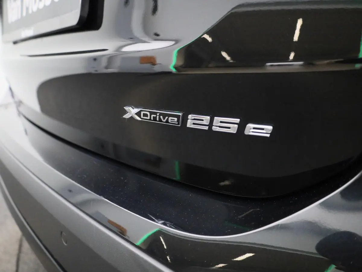 xDrive25e | WORDT VERWACHT | HEAD-UP DISPLAY | TREKHAAK | ELEKTRISCHE ACHTERKLEP | ACHTERUITRIJCAMERA | STOELVERWARMING | NAVIGATIE | BLUETOOTH | CRUISE CONTROL | LICHTMETALEN VELGEN |