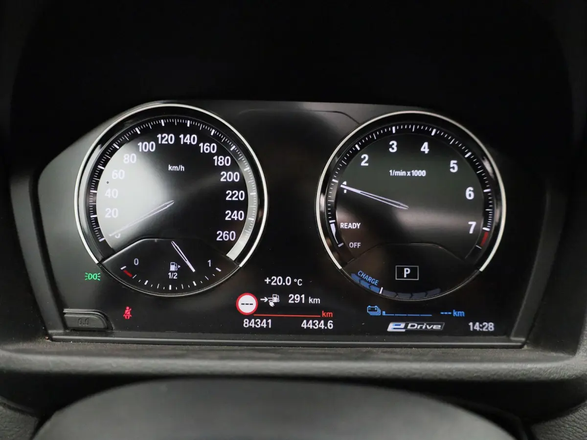 xDrive25e | WORDT VERWACHT | HEAD-UP DISPLAY | TREKHAAK | ELEKTRISCHE ACHTERKLEP | ACHTERUITRIJCAMERA | STOELVERWARMING | NAVIGATIE | BLUETOOTH | CRUISE CONTROL | LICHTMETALEN VELGEN |