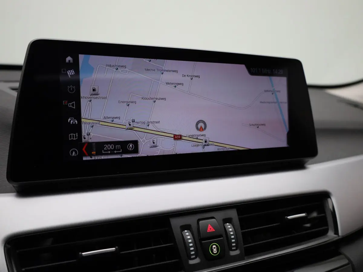 xDrive25e | WORDT VERWACHT | HEAD-UP DISPLAY | TREKHAAK | ELEKTRISCHE ACHTERKLEP | ACHTERUITRIJCAMERA | STOELVERWARMING | NAVIGATIE | BLUETOOTH | CRUISE CONTROL | LICHTMETALEN VELGEN |
