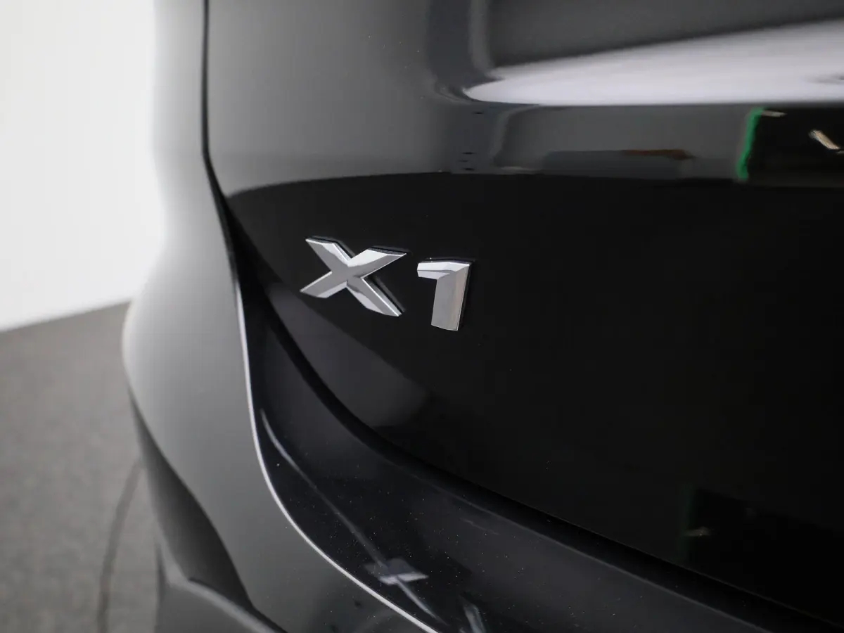 xDrive25e | WORDT VERWACHT | HEAD-UP DISPLAY | TREKHAAK | ELEKTRISCHE ACHTERKLEP | ACHTERUITRIJCAMERA | STOELVERWARMING | NAVIGATIE | BLUETOOTH | CRUISE CONTROL | LICHTMETALEN VELGEN |
