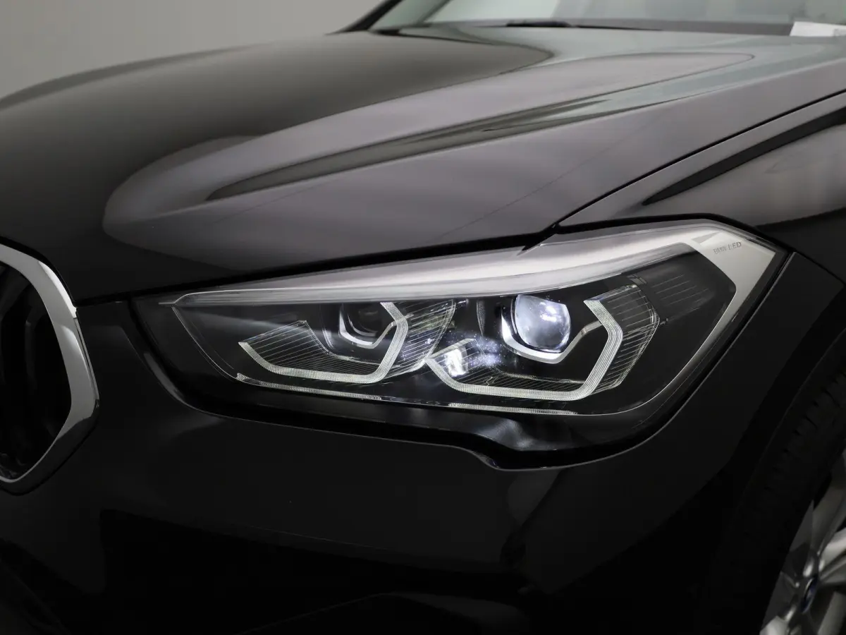 xDrive25e | WORDT VERWACHT | HEAD-UP DISPLAY | TREKHAAK | ELEKTRISCHE ACHTERKLEP | ACHTERUITRIJCAMERA | STOELVERWARMING | NAVIGATIE | BLUETOOTH | CRUISE CONTROL | LICHTMETALEN VELGEN |